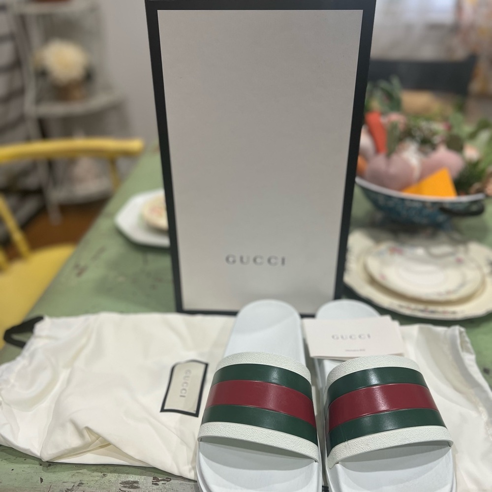 Gucci White and Green Sandals with Signature Stripes